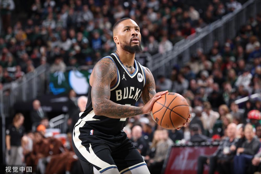 在篮球场上 在篮球场上